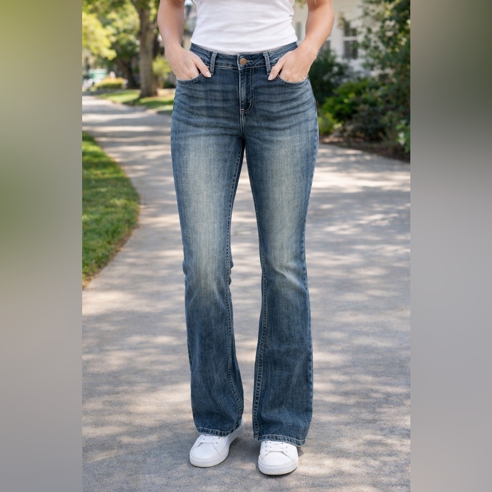 NWOT WRANGLER 🔥 Cowgirl Straight Leg Jeans Medium Rinse - Tall/Long Size 11x 34